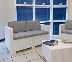 Set Salotto da Giardino con Divano 2 Poltoncine Tavolo in Resina Bauer Bianco