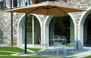 Ombrellone da Giardino Decentrato in Alluminio 2,40x3,30m con Manovella Vorghini Poli Antracite e Sabbia