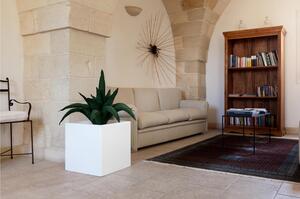 Porta vaso in polietilene MODELLO ELLENICO liscio Dimensioni 25 x25xh 25 cm uso interno esterno colore Bianco