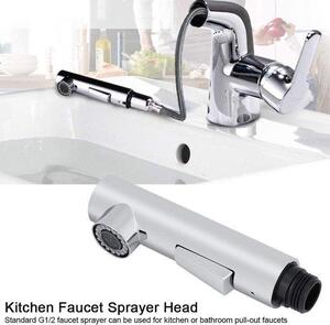 Accessorio per rubinetto da cucina con soffione a spruzzo estraibile