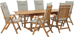 BELIANI Set da pranzo da giardino per 6 persone con sedie e tavolo in legno di acacia, cuscini color taupe, stile rustico, per balcone, terrazza e giardino