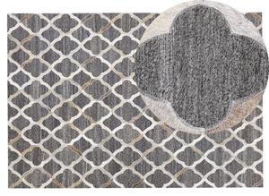 Tappeto tappetino Grigio e Beige Jacquard Pelle di vacchetta Motivo Geometrico Quadrifoglio Retro 140 x 200 cm Beliani