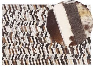 Tappeto tappetino in Pelle di Vacchetta Marrone e Bianca 140 x 200 cm Motivo a Spina di Pesce Patchwork Beliani