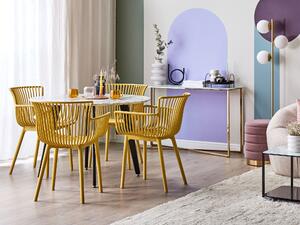 Set di 4 sedie da pranzo in plastica gialla per interni ed esterni da giardino con braccioli in stile minimalista Beliani
