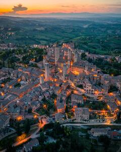 Fotografia San Gimignano town at night with, Pol Albarrán