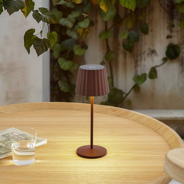 Lindby Lampada da tavolo LED ricaricabile Esali, marrone ruggine, IP65 Esali Lindby, dimmerabile, Marrone / Ruggine, Soggiorno / Sala da pranzo, Alluminio, Moderno