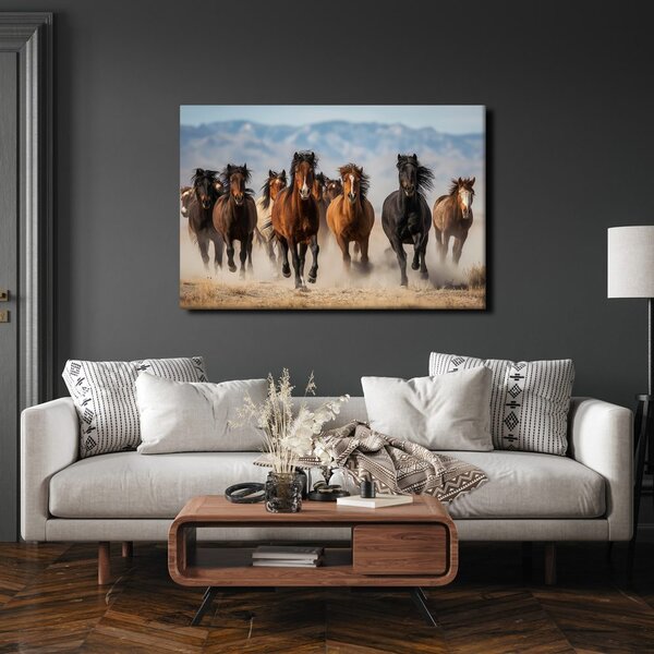 Quadro su tela – Corsa selvaggia di cavalli nel paesaggio
