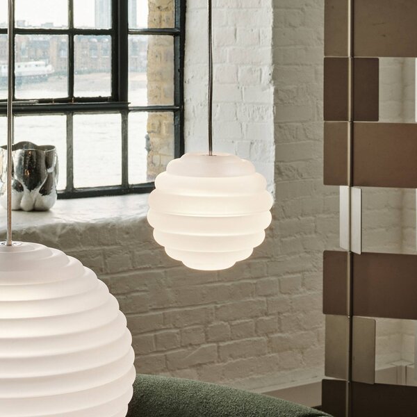 Tom Dixon Lampada a sospensione in vetro Press Sphere, dimmerabile, Bianco / Opale, Soggiorno / Sala da pranzo, Vetro, Design, Lampada a sospensione