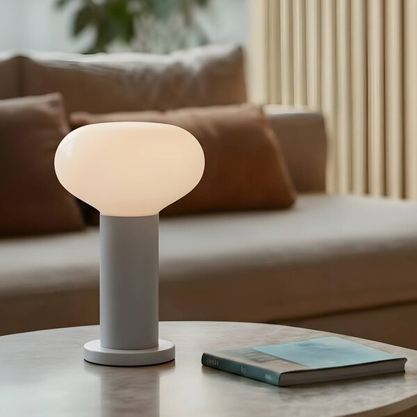 Lampada da tavolo di design Flo ALDEX, Alluminio / Grigio / Zincato, Soggiorno / Sala da pranzo, Metallo, Design, Lampada da tavolo