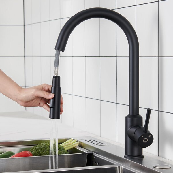 Rubinetto da cucina nero con collo alto e doccetta estraibile
