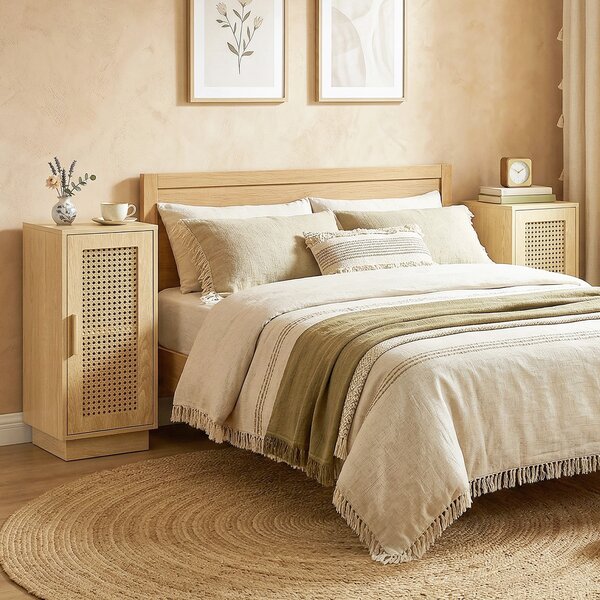 HOMCOM Set da 2 Comodini con Ripiano Regolabile e Anta in Resina Intrecciata, Stile Boho, 25x30x60 cm, Legno Naturale | Aosom Italy