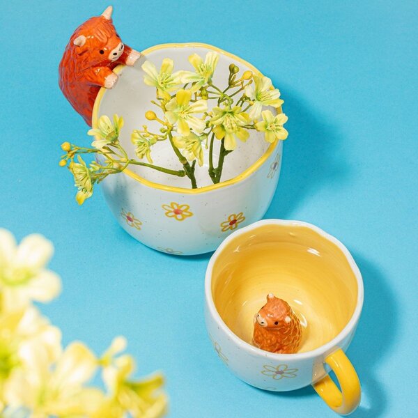 Tazza gialla e color crema in porcellana 350 ml Surprise Highland Cow – Sass & Belle