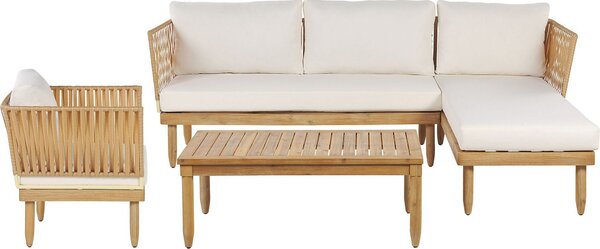 Set da salotto BELIANI, 4 posti, color marrone, in legno di acacia, design rustico, per esterni, ideale per terrazzi e giardini. Divano angolare con seduta a sinistra, completo di tavolo e cuscini color crema