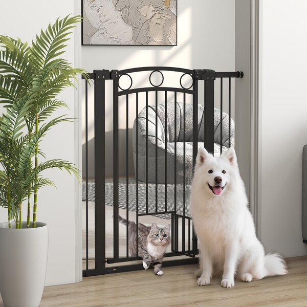 PawHut Cancello per Animali Alto 106 cm con Larghezza Regolabile, Porta per Gatti Integrata, Nero | Aosom Italy