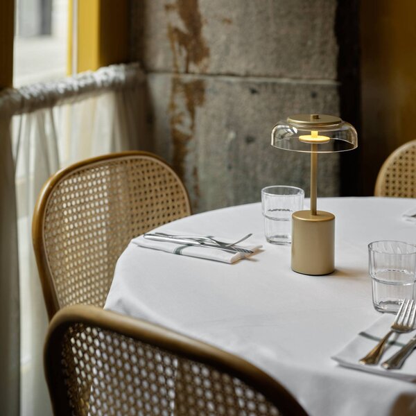 Nuura Aps Lampada LED da tavolo ricaricabile Blossi, altezza 26 cm, color dimmerabile, Ottone / Oro, Metallo, Scandinavo