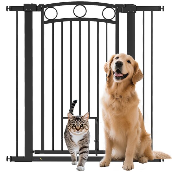 PawHut Cancello per Animali Alto 106 cm con Larghezza Regolabile, Porta per Gatti Integrata, Nero | Aosom Italy
