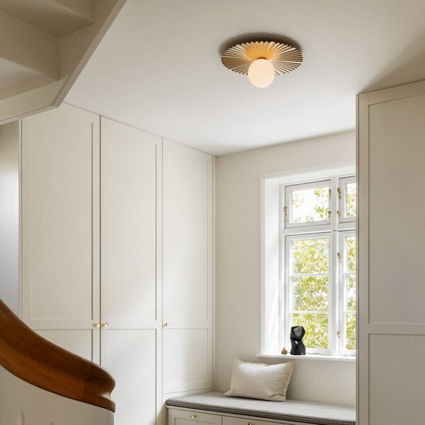 Nuura Aps Applique da parete di design Liila Muuse, dimmerabile, Ottone / Oro, Bagno, Metallo, Scandinavo, Applique