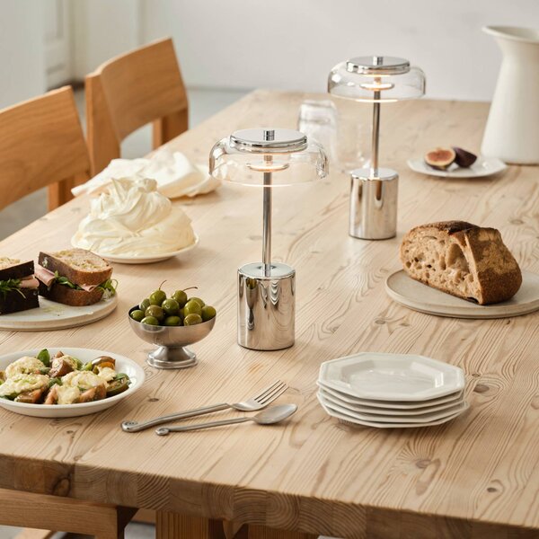 Nuura Aps Lampada LED da tavolo ricaricabile Blossi, altezza 26 cm, dimmerabile, Cromo / Argento, Soggiorno / Sala da pranzo, Metallo, Moderno