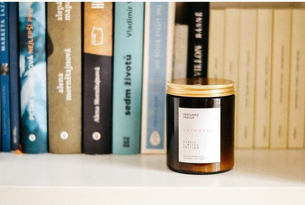 Candela in cera di soia profumata tempo di combustione 40 h Slavic Edition: #09 Library – Perfumed Prague