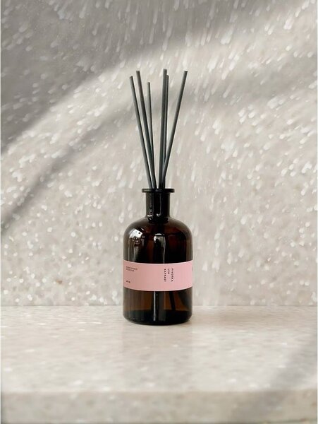 Diffusore #68 Peony, Linen, Fern – Perfumed Prague