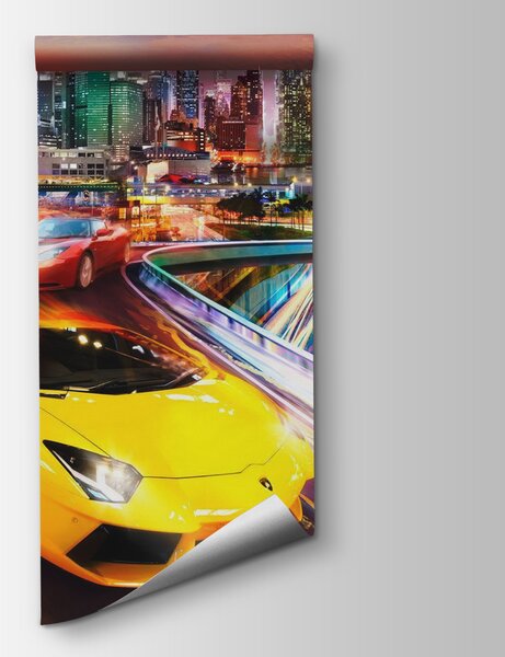 Carta da parati Auto sportive gialle e rosse su una strada con una città sullo sfondo, Carta da parati design, Carta da parati popolare, u64341 - Tapeko.it
