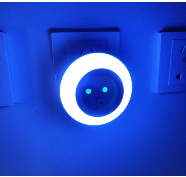 Retlux - Luce di orientamento a LED con sensore crepuscolare e presa LED/0,6W/230V