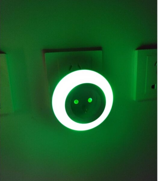 Retlux - Luce di orientamento a LED con sensore crepuscolare e presa LED/0,6W/230V