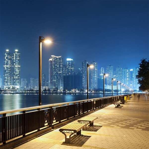 Lampada solare LED dimmerabile 6W 3,2V 6000K IP65 5000mAh + telecomando