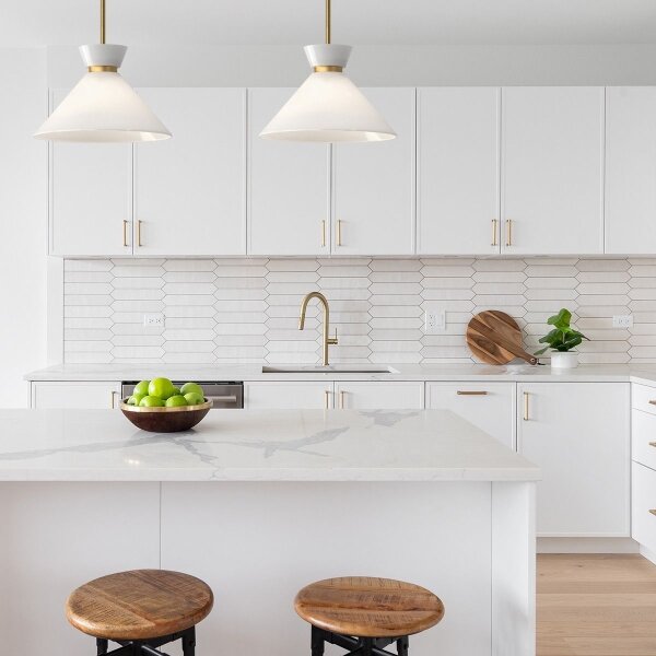 Alora Mood ALM-HALSTON-P-M-GD - Lampada a sospensione HALSTON con montaggio su asta 1xE27/60W/230V, oro