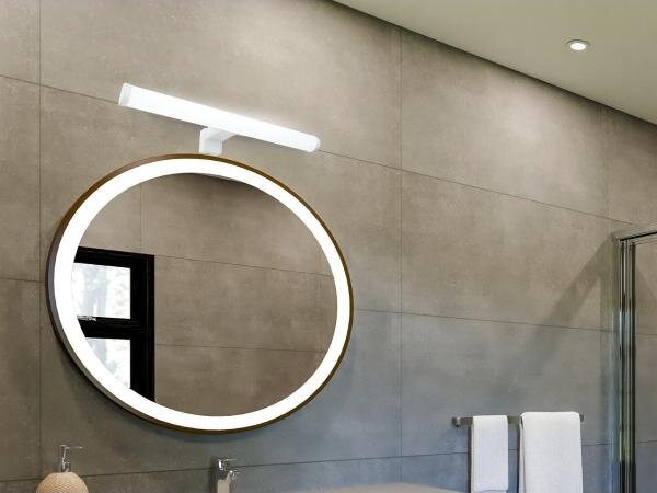 Illuminazione LED per specchio da bagno LED/8W/230V 30 cm IP44 bianco