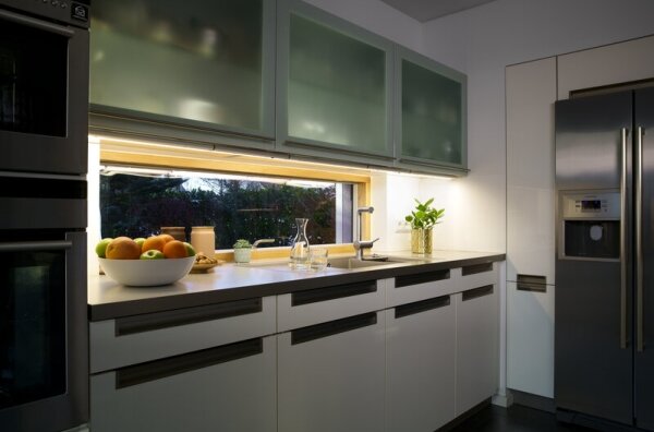 Osram - Lampada LED da sottopensile con sensore FLAT LED/12W/230V 3000K