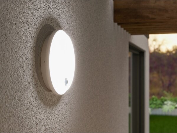 Lampada da parete LED per esterni con sensore 15W/230V IP65, bianco