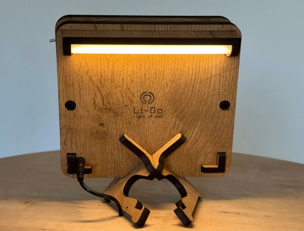 Li-Go 4070/DUB2 - Lampada da tavolo decorativa a LED, 12W/230V, 19x19 cm, rovere/motivo cavallo