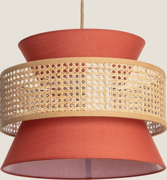 Lampada a sospensione Chulu in rattan e tessuto di terracotta