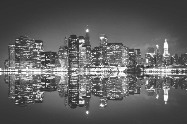 Carta da parati Lo skyline della città di notte con le luci che si riflettono sull'acqua, Carta da parati Architettura, Carta da parati popolare, u56970 - Tapeko.it