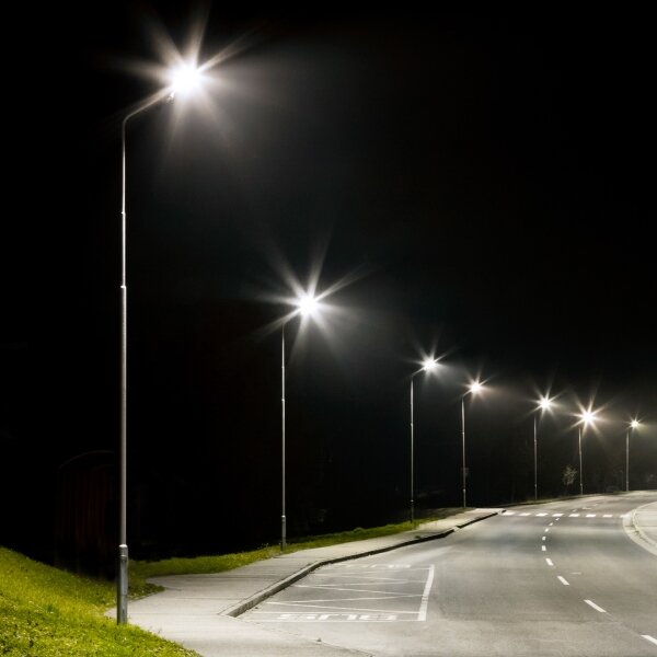 Lampione solare a LED VIA 200W/20000 mAh 3,2V 6000K IP54 + telecomando
