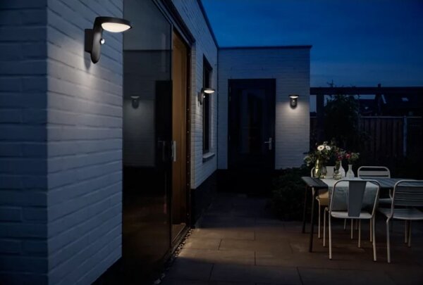 Philips TYLA LED 9W 230V 2700K IP44 lampada da parete esterna con sensore