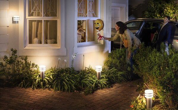 Philips 17404/47/P0 - Lampada da parete LED esterna Hue TUAR 1xE27/9,5W IP44