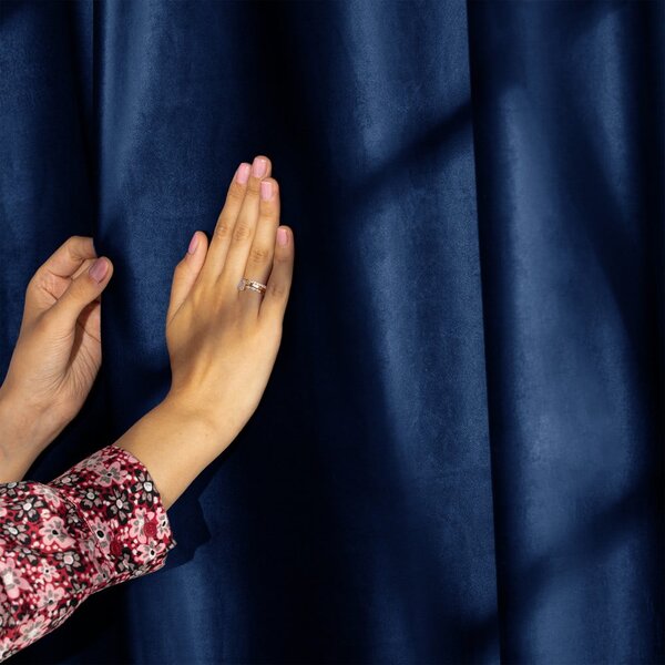 Tenda parzialmente oscurante blu scuro in velluto 140x270 cm Eyelets – Restilo