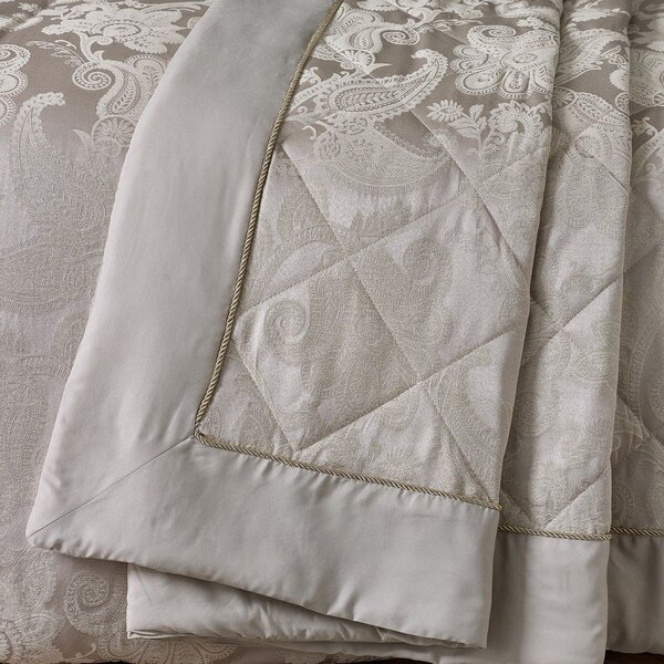 Copriletto beige in jacquard con rivestimento trapuntato 240x260 cm Opulent Jacquard – Catherine Lansfield