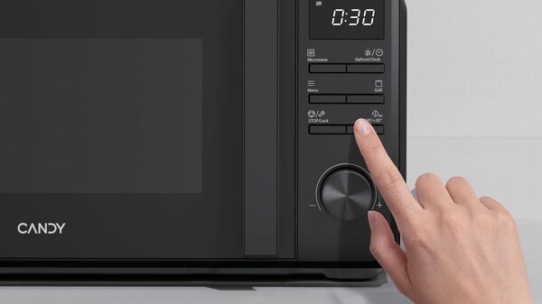 Candy Forno Microonde Combinato con Grill Capacit 20 Litri Potenza 700 Watt con Timer colore Nero - CMW520GDB 011