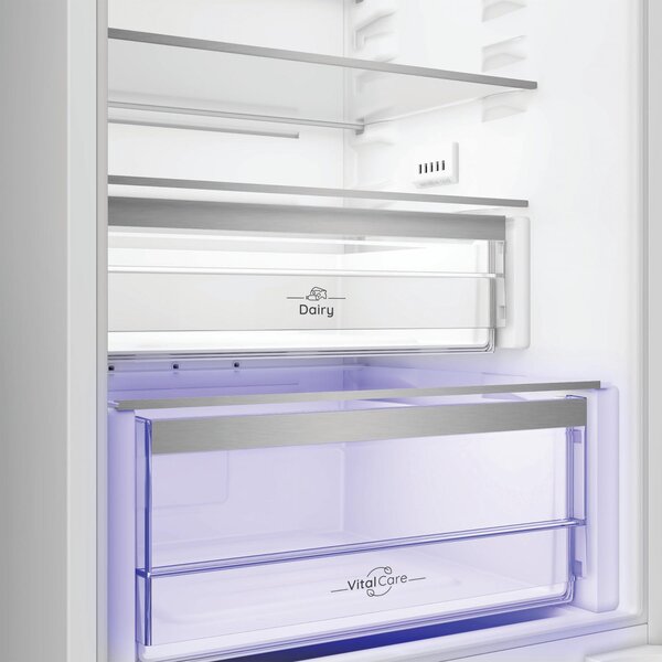 Hotpoint Ariston Frigorifero da Incasso Combinato Capacit 270 Litri Classe energetica E Raffreddamento No Frost colore Metallico - HPK2 5292 B4E1
