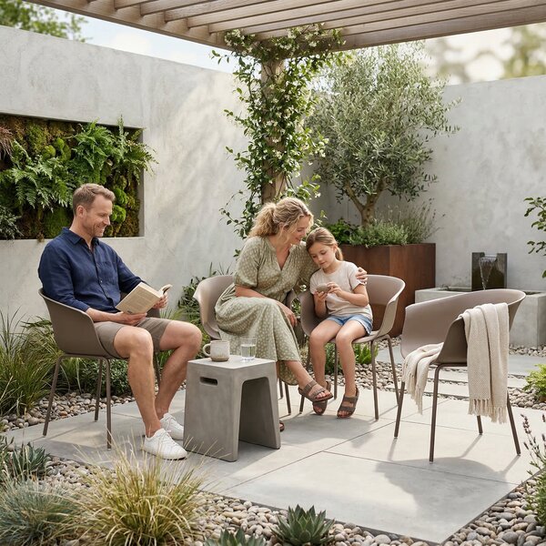 Outsunny Set di 4 Sedie da Giardino Ergonomiche per Balcone con Design Traforato e Braccioli, Resistenti alle Intemperie, Caffè | Aosom Italy