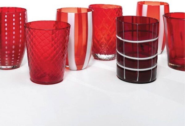 <p>Rivela l&#39;innovazione nella tua tavola con il set <b>Melting Pot</b> di Zafferano, sei tumbler assortiti colorati, che offrono un&#39;estetica unica e sempre sorprendente. Questo Set di bicchieri tumbler è in colorazione rosso</p> <p> </p>