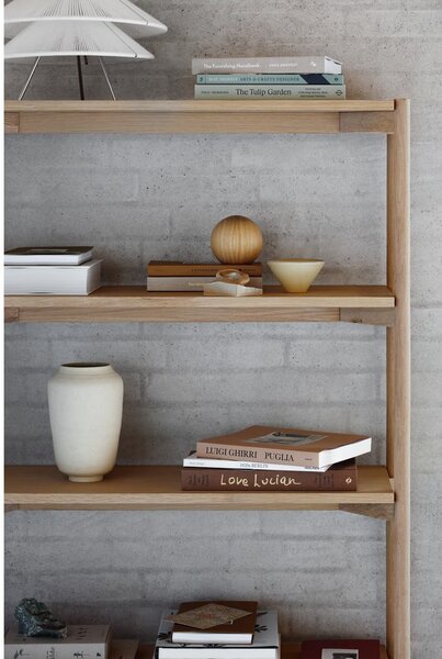 Libreria di colore naturale con effetto rovere 86x160x30 cm Braidwood – Actona