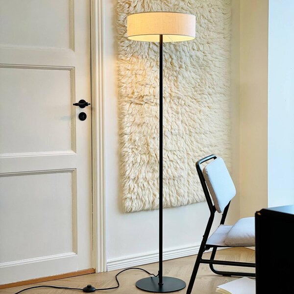 Dyberg Larsen Lampada da terra Calix, Nero, Soggiorno / Sala da pranzo, Metallo, Design, Lampada da terra