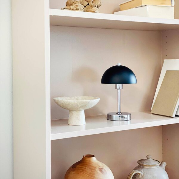 Dyberg Larsen Lampada da tavolo di design Malmö, dimmerabile, Cromo / Argento, Soggiorno / Sala da pranzo, Metallo, Design, Lampada da tavolo
