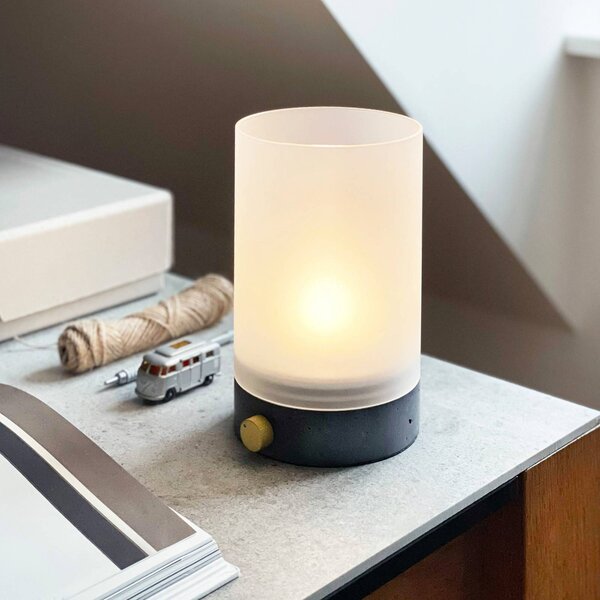 Dyberg Larsen Lampada da tavolo di design Cozy, dimmerabile, Alluminio / Grigio / Zincato, Soggiorno / Sala da pranzo, calcestruzzo / cemento, Design, Lampada da tavolo