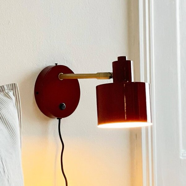 Dyberg Larsen Applique Ocean, rosso scuro, sporgenza 30 cm Ocean, Rosso, Soggiorno / Sala da pranzo, Metallo, Design