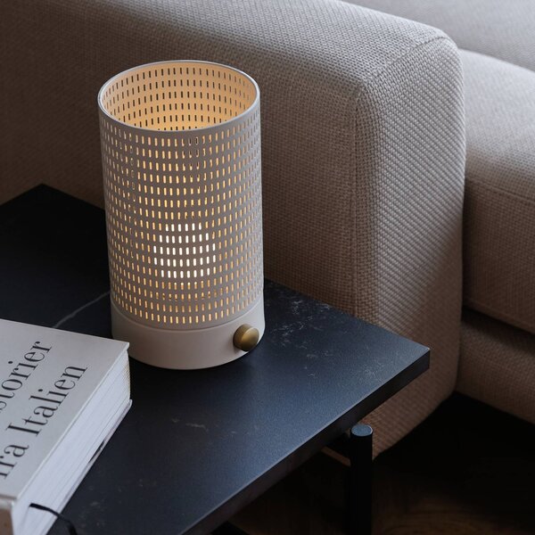 Dyberg Larsen Lampada da tavolo di design Mesh, dimmerabile, Bianco / Opale, Soggiorno / Sala da pranzo, Metallo, Design, Lampada da tavolo